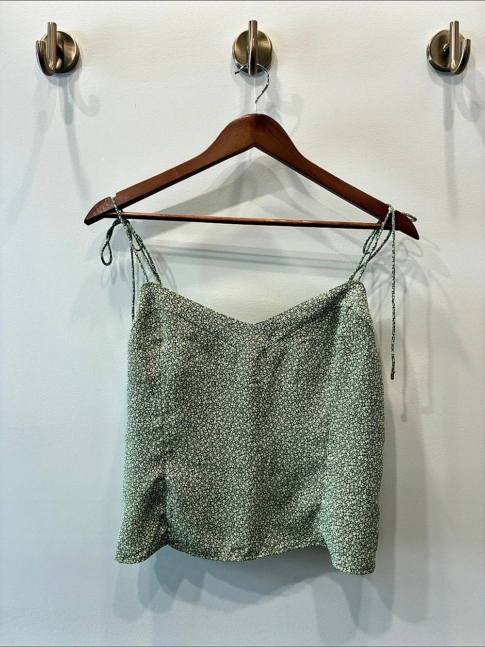 Abercrombie & Fitch Floral Cropped Camisole in Ditsy Green & White / Size Medium